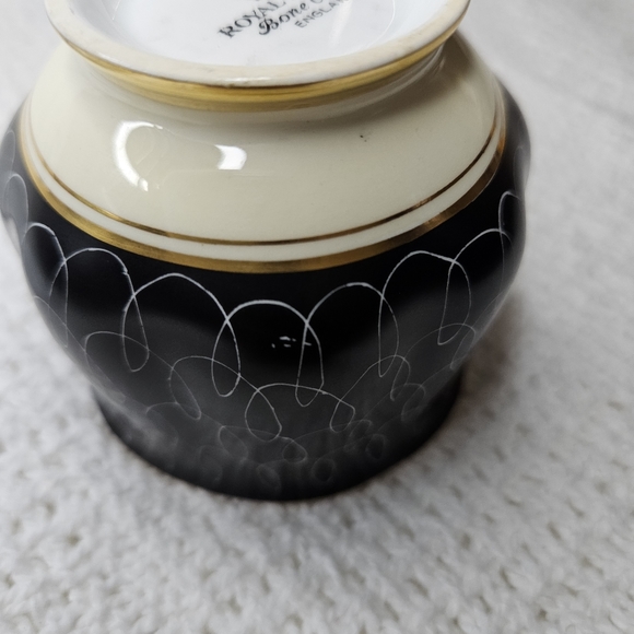 Royal Albert Crown Bone England China Teacup Saucer BLACK w/White Swirls Gold - Picture 13 of 16